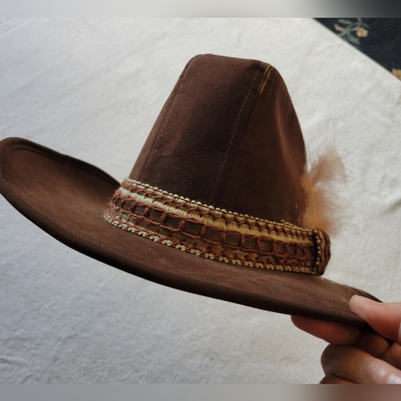 Vintage hat, Brown with a feather - Picture 11 of 12